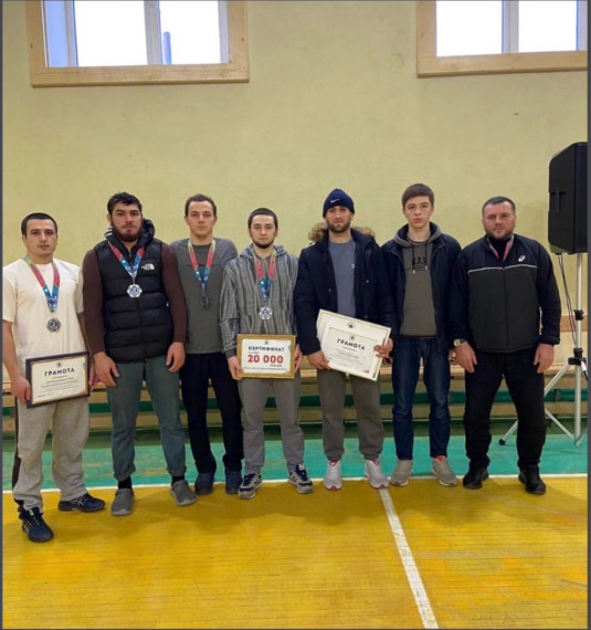 Второе место по волейболу. Второе место по волейболу.